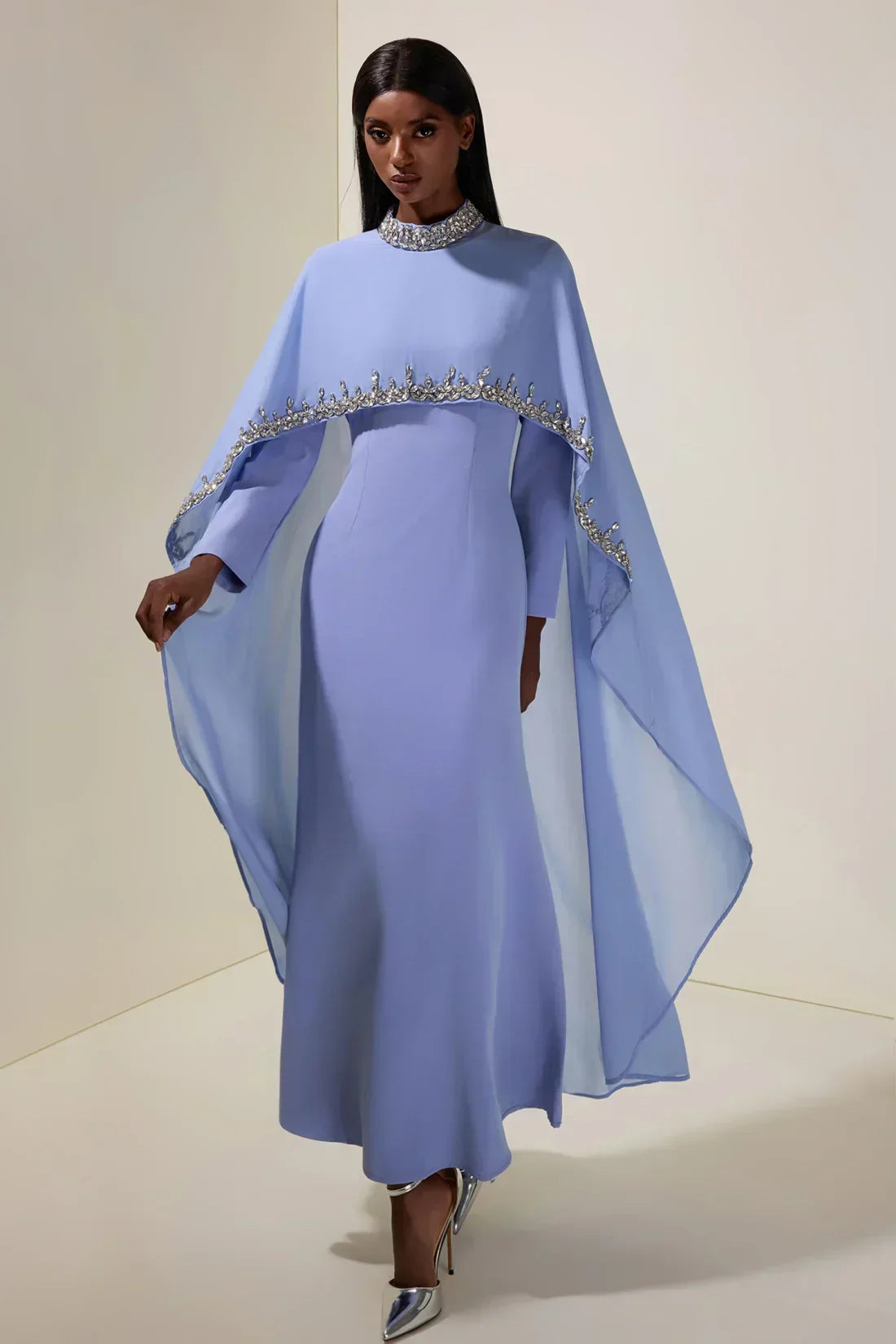 Elegante Abaya aus Satin mit Verzierung