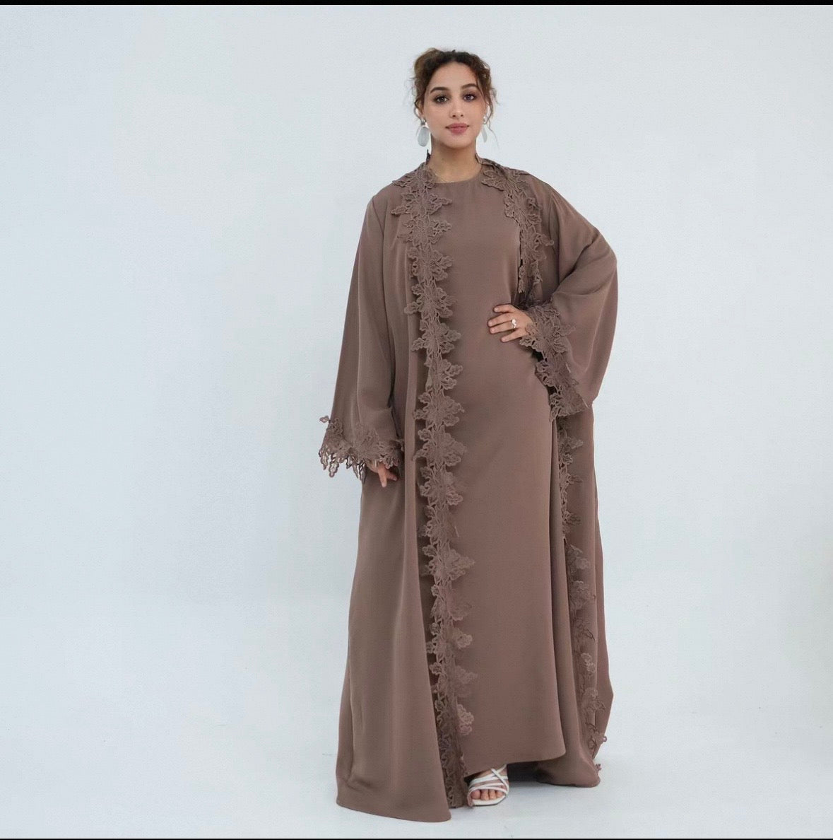 Kimono mit Spitzebesatz