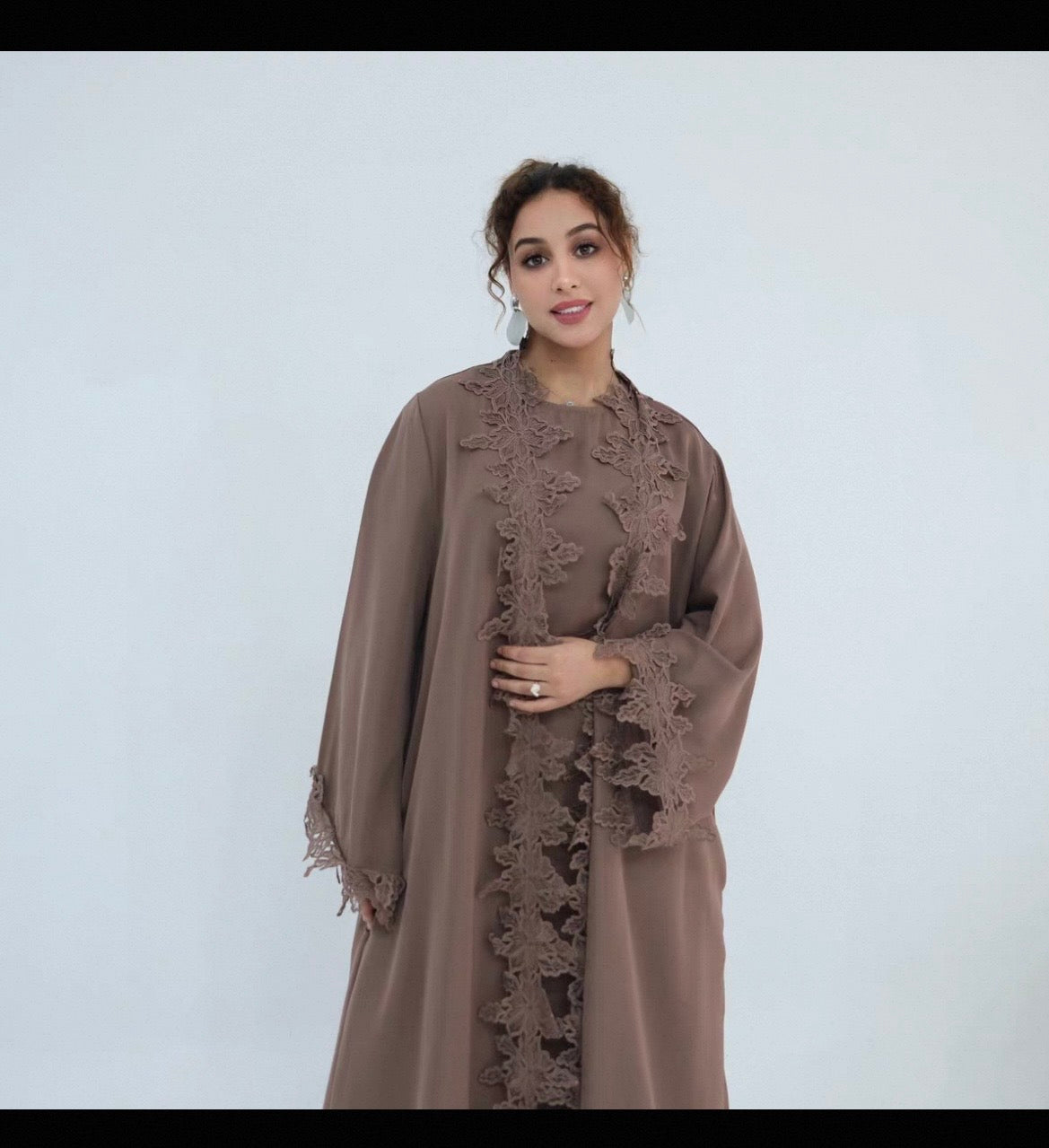 Kimono mit Spitzebesatz