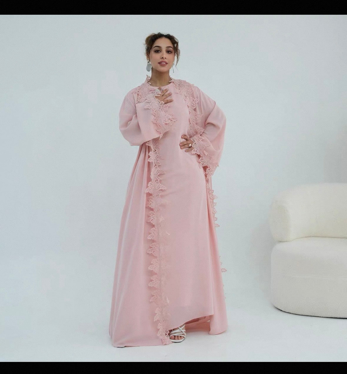 Kimono mit Spitzebesatz