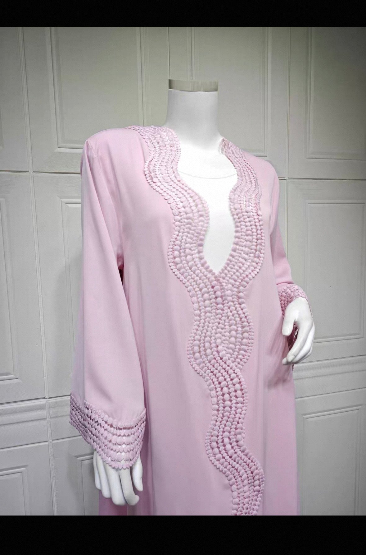 Abaya mit Perlenmuster