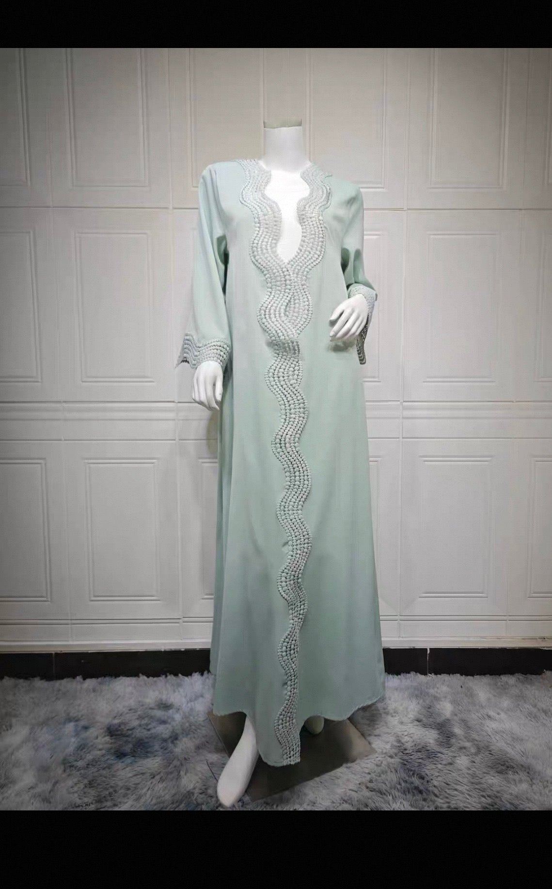 Abaya mit Perlenmuster