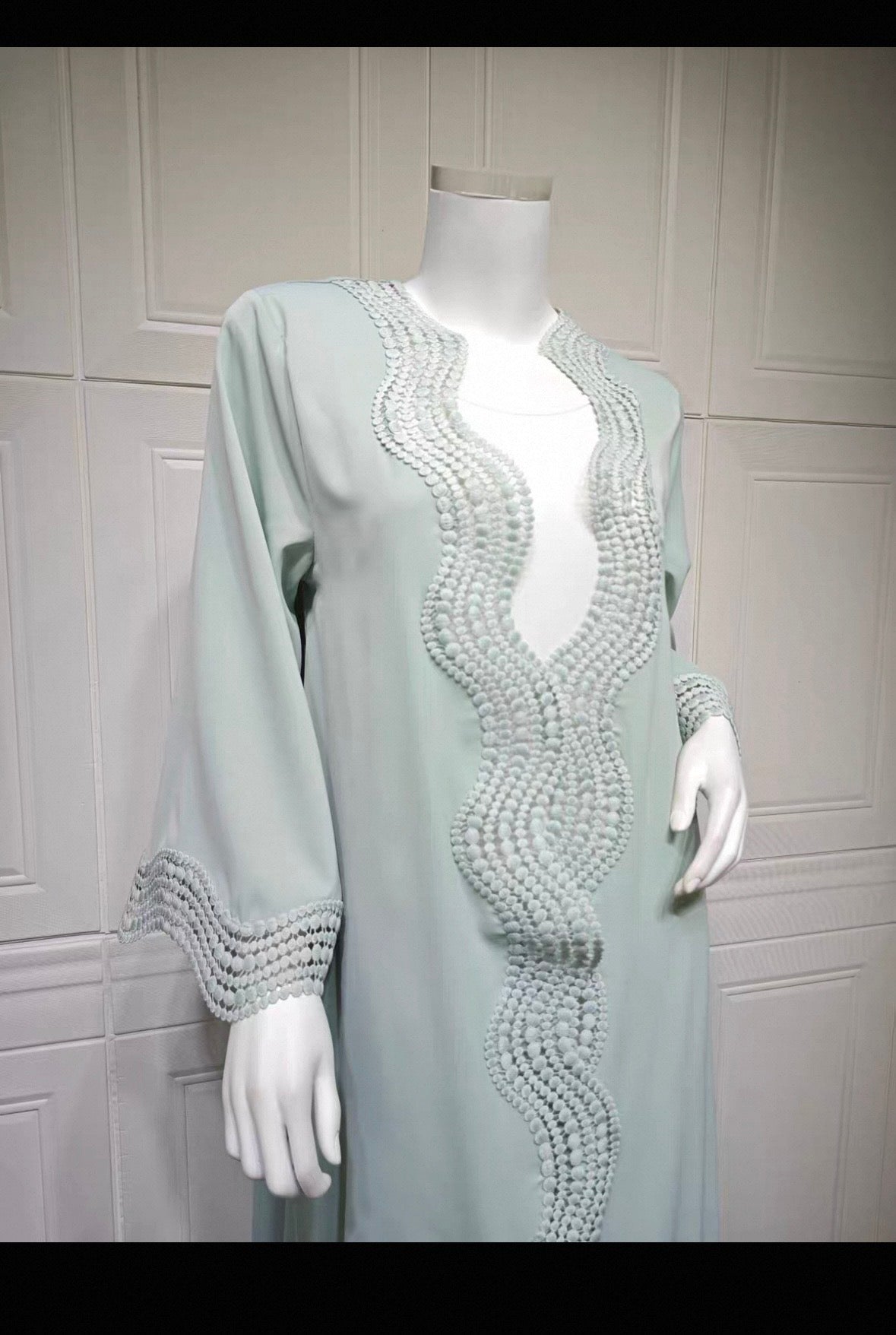 Abaya mit Perlenmuster
